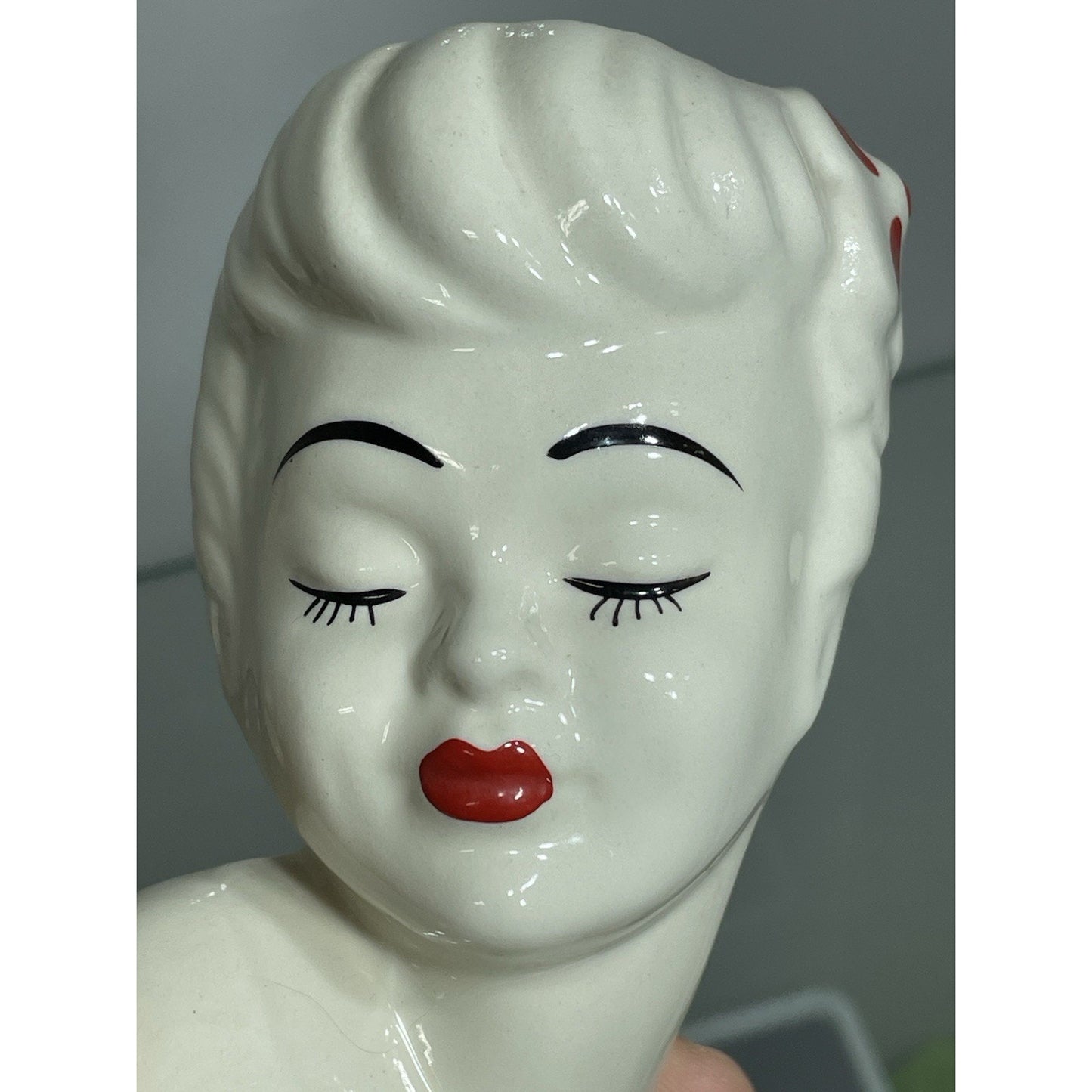 VINTAGE BETTY GRABLE LADY HEAD VASE 5 3/8” WHITE GLAMOUR GIRL Red Lip stick (A)
