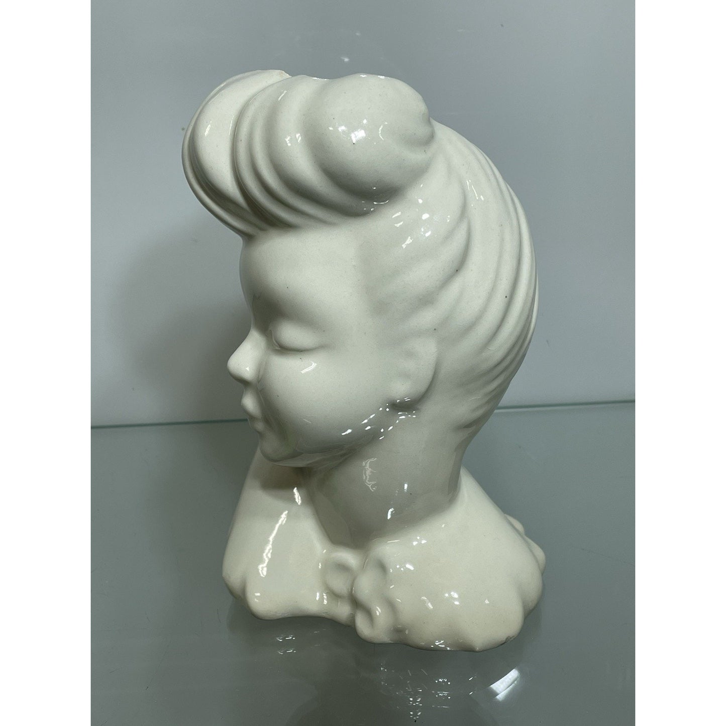 VINTAGE BETTY GRABLE LADY HEAD VASE 7” Tall WHITE GLAMOUR GIRL - USA Bottom