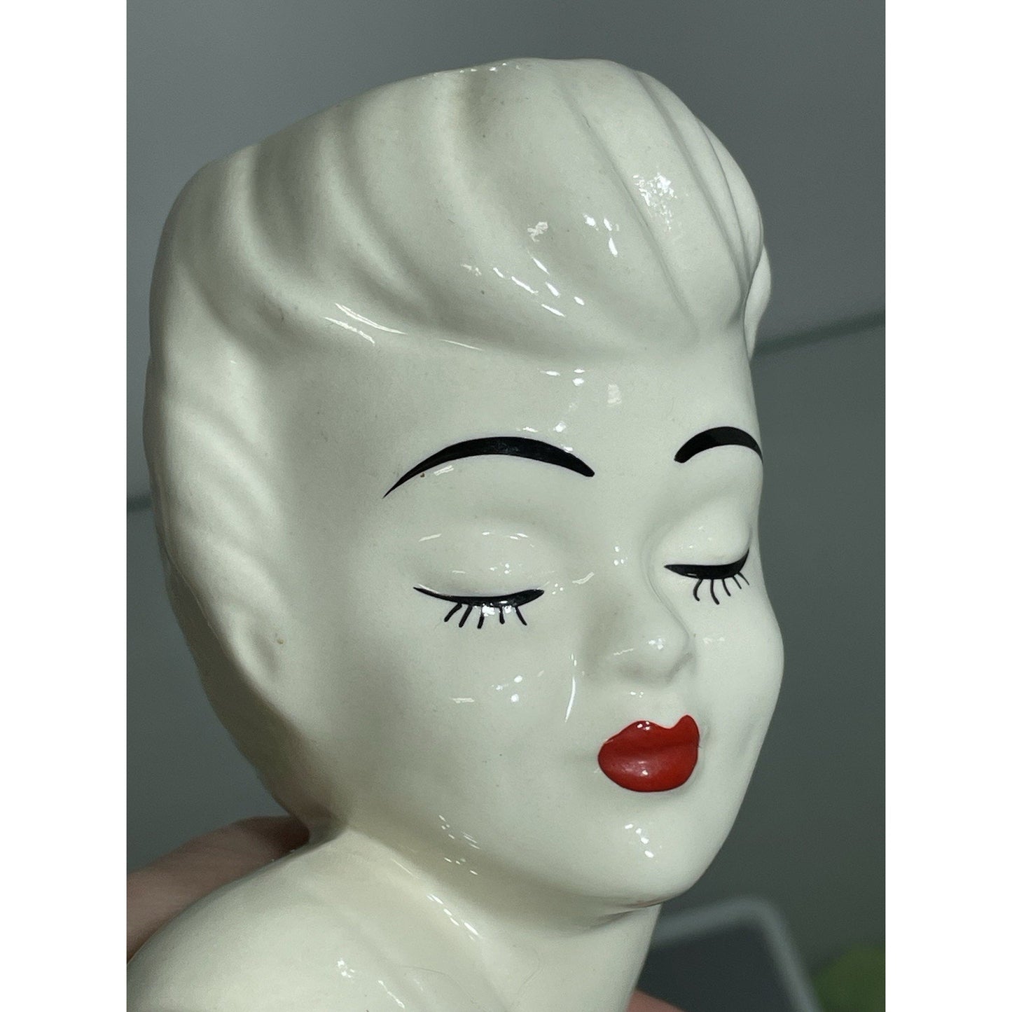 VINTAGE BETTY GRABLE LADY HEAD VASE 5 3/8” WHITE GLAMOUR GIRL Red Lip stick (A)