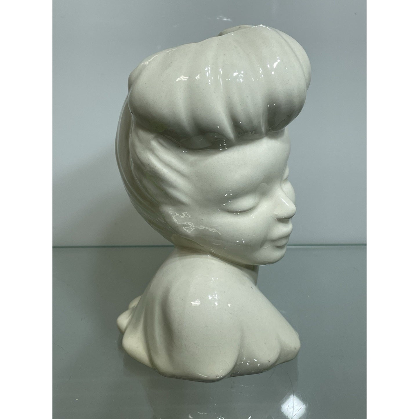 VINTAGE BETTY GRABLE LADY HEAD VASE 7” Tall WHITE GLAMOUR GIRL - USA Bottom