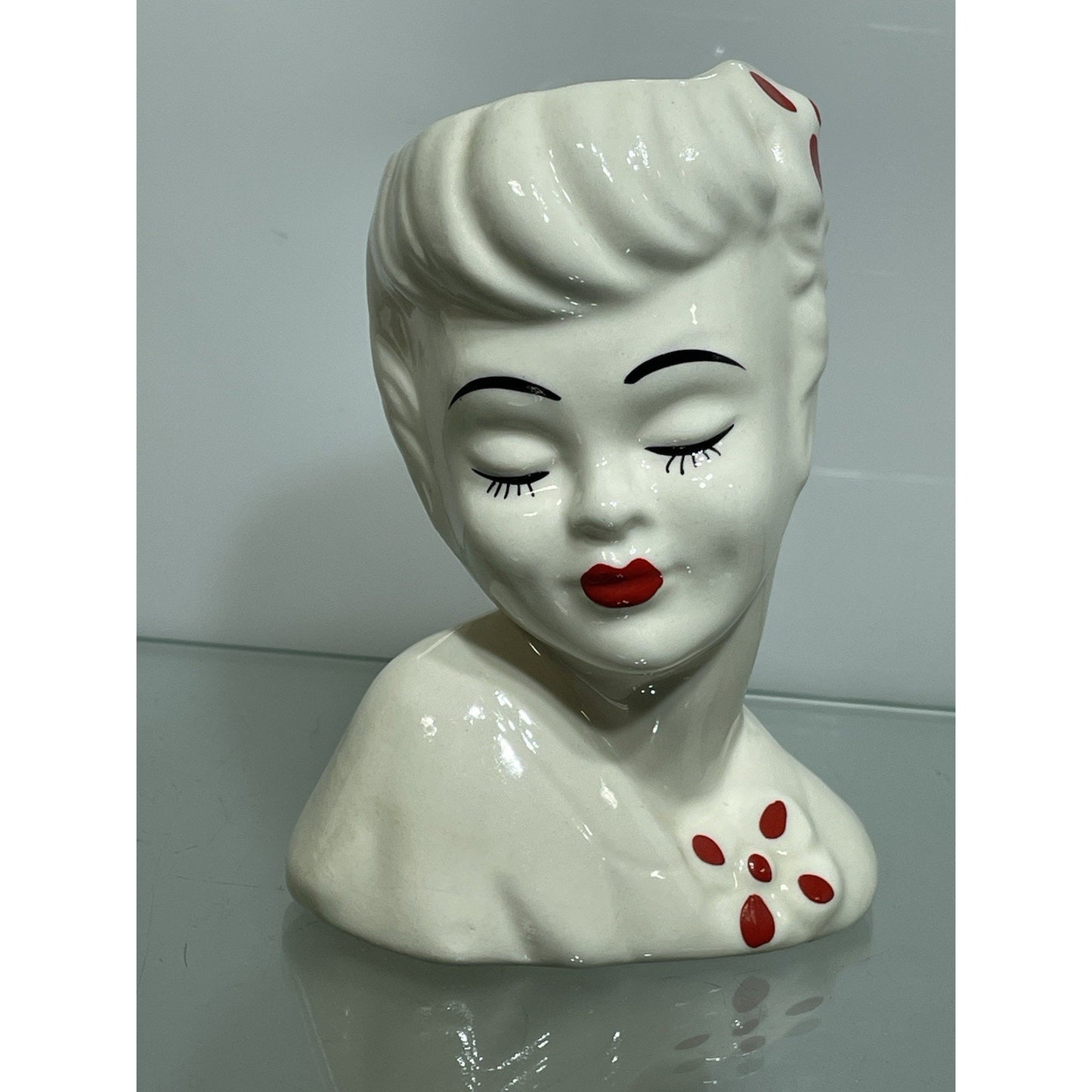 VINTAGE BETTY GRABLE LADY HEAD VASE 5 3/8” WHITE GLAMOUR GIRL Red Lip stick (A)