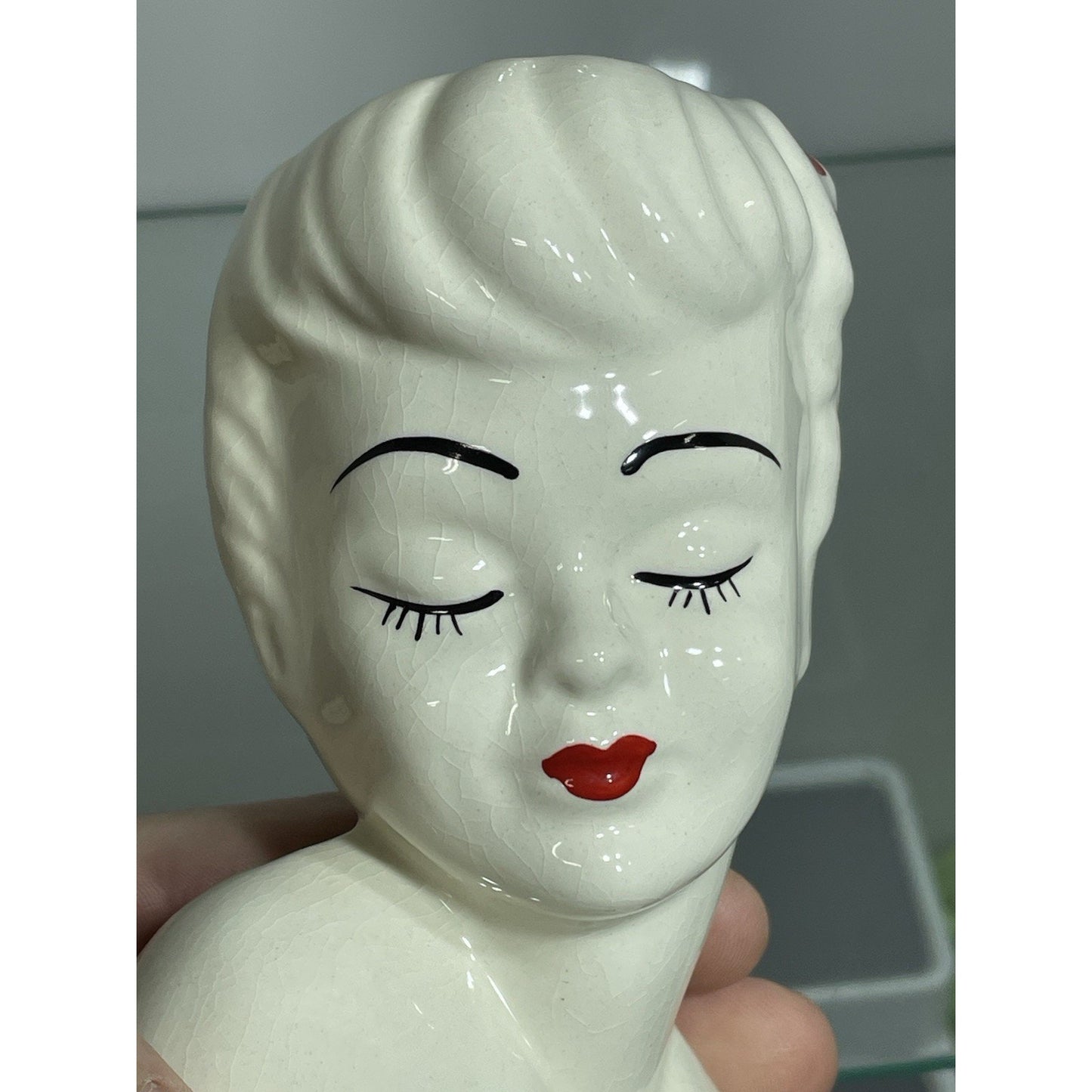 VINTAGE BETTY GRABLE LADY HEAD VASE 5 5/8” WHITE GLAMOUR GIRL Red Lip stick (B)
